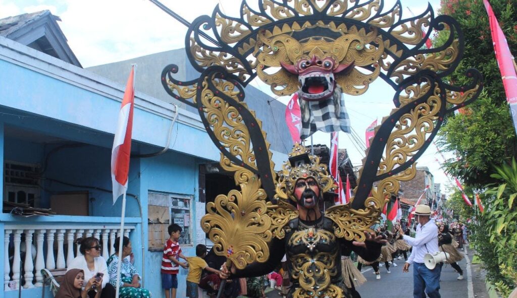 Karnaval Meriah Rayakan HUT ke-80 RI di Mrutukalianyar Surabaya