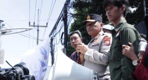 Kapolda Jatim Temui Aksi Massa Unras di Depan Mapolda Jawa Timur