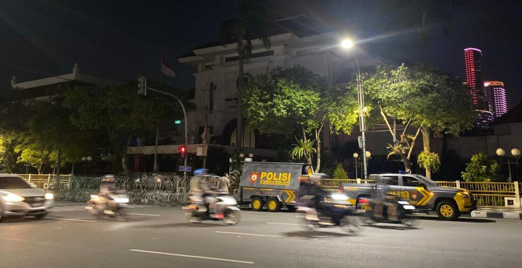 Jelang Demo Susulan, Gedung DPRD kota Surabaya Gelap Gulita