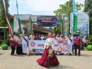 Street Parade Drumband Gita Samawi MTsN 5 Ngawi: Semangat Berkobar, Budaya Terjaga, Masyarakat Bersatu