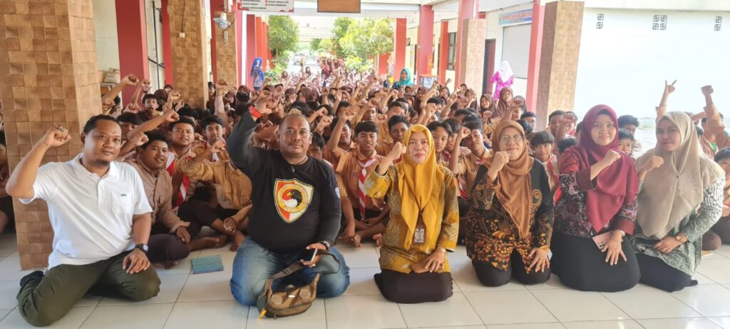 Pemuda Indonesia Ajak Siswa SMPN 58 Surabaya Bijak Gunakan Internet di Era Digital