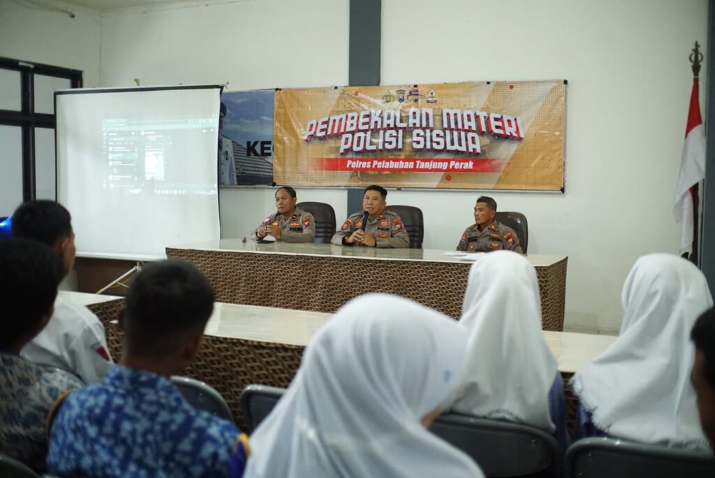 Lewat Program Polisi Siswa, Polsek Semampir Bentuk Karakter Pelajar