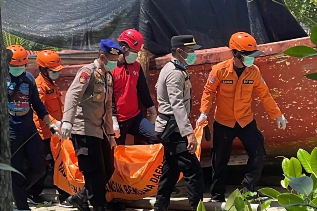Penemuan Mayat di pulau madura Mengapung Tanpa Indetitas