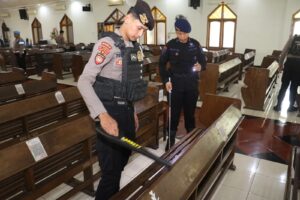 Jelang Puncak Natal, Polres Pelabuhan Tanjung Perak Sterilisasi Gereja di Wilayah Surabaya Utara