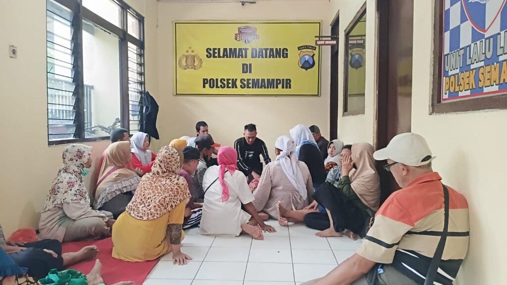 Puluhan Pasien Jalani Pengobatan Non Medis di Polsek Semampir