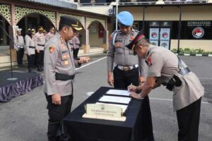 Polres Pelabuhan Tanjung Perak Gelar Sertijab, Pergantian Kapolsek Asemrowo 