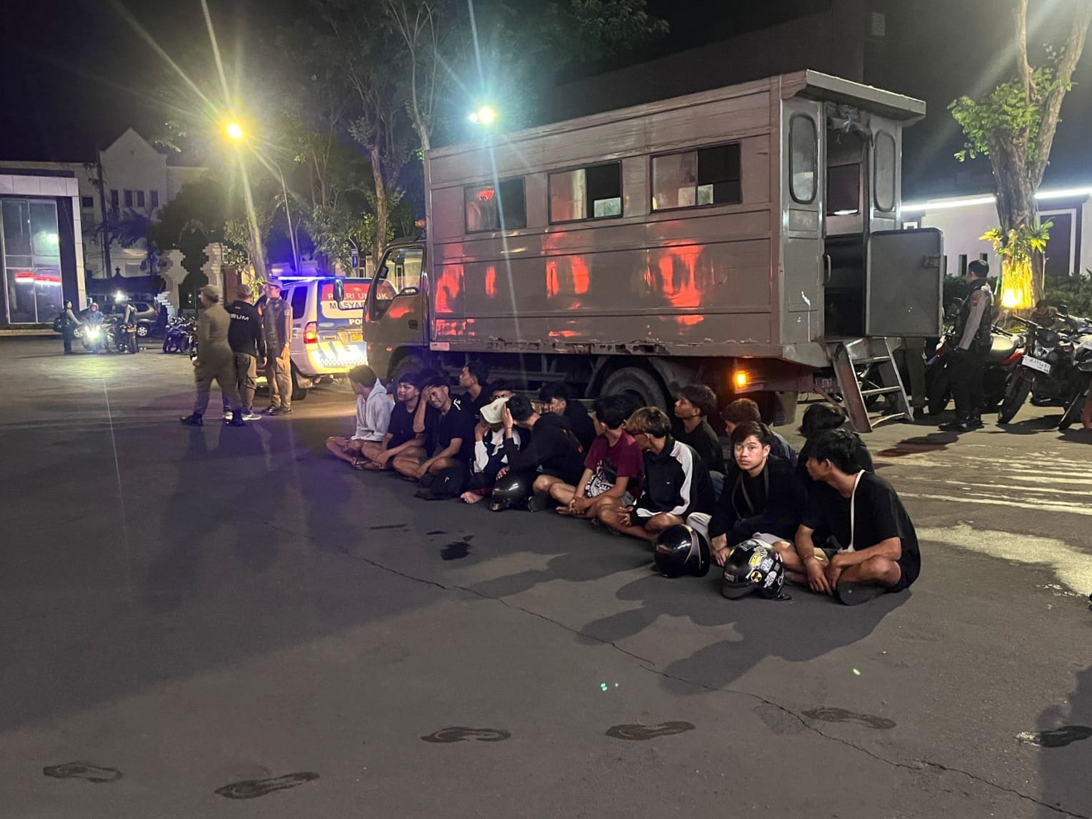 Polrestabes Surabaya Amankan 18 Pemuda Diduga Terlibat Bentrok Silat di Kedungdoro