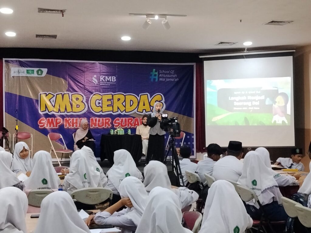 Siswa KMB Bersinar di Panggung “Speak Up & Stand Out”