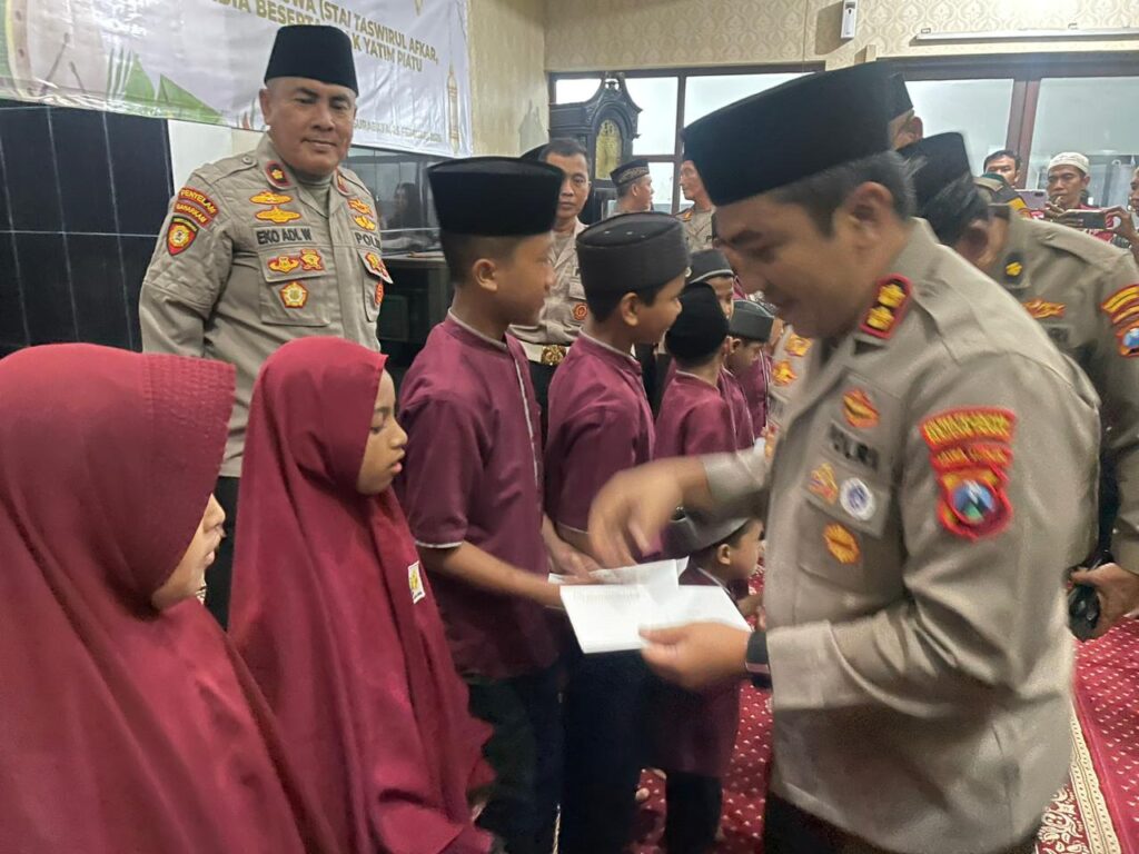 Polres Pelabuhan Tanjung Perak Santuni Anak Yatim