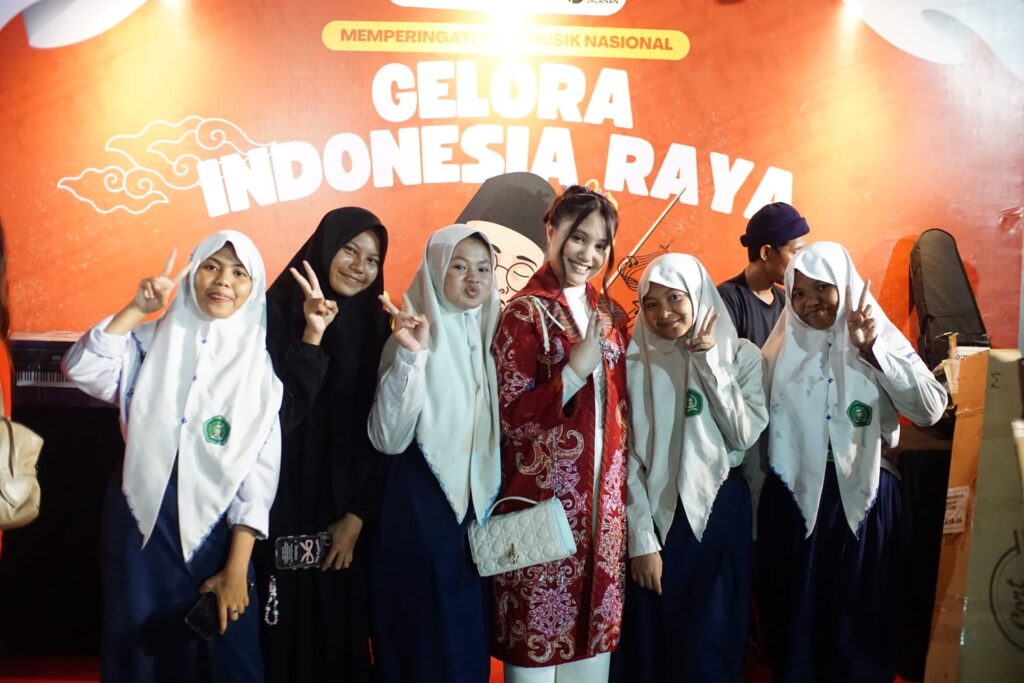 Empat Siswi SMP KHM NUR Sampaikan Pesan Tersirat Lewat Puisi 