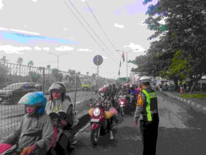 Polres Tanjung Perak Siaga di Pos Suramadu