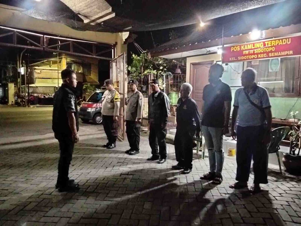 Jaga Kondusivitas Wilayah, Polsek Semampir Gelar Patroli Dini Hari