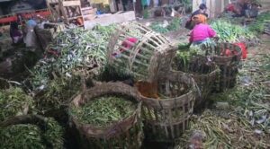 Saling Lempar Tanggung Jawab: Sampah Pasar Keputran Menumpuk