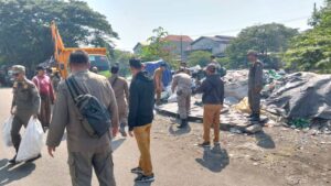 ‎Tegas” Pemkot Surabaya Bersihkan Bantaran Sungai Kali Tebu