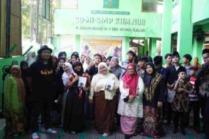 Bedah Puisi Siswa Warnai Hardiknas di SMP KHM.NUR
