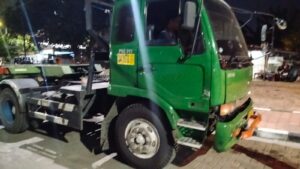 Laka Truk vs Motor di Kalimas: Evakuasi Korban ke RS Jauh Dikritik Warga