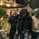 Aksi Demonstrasi di Grahadi Ricuh, Belasan Massa Berpakaian Hitam Diamankan Polisi