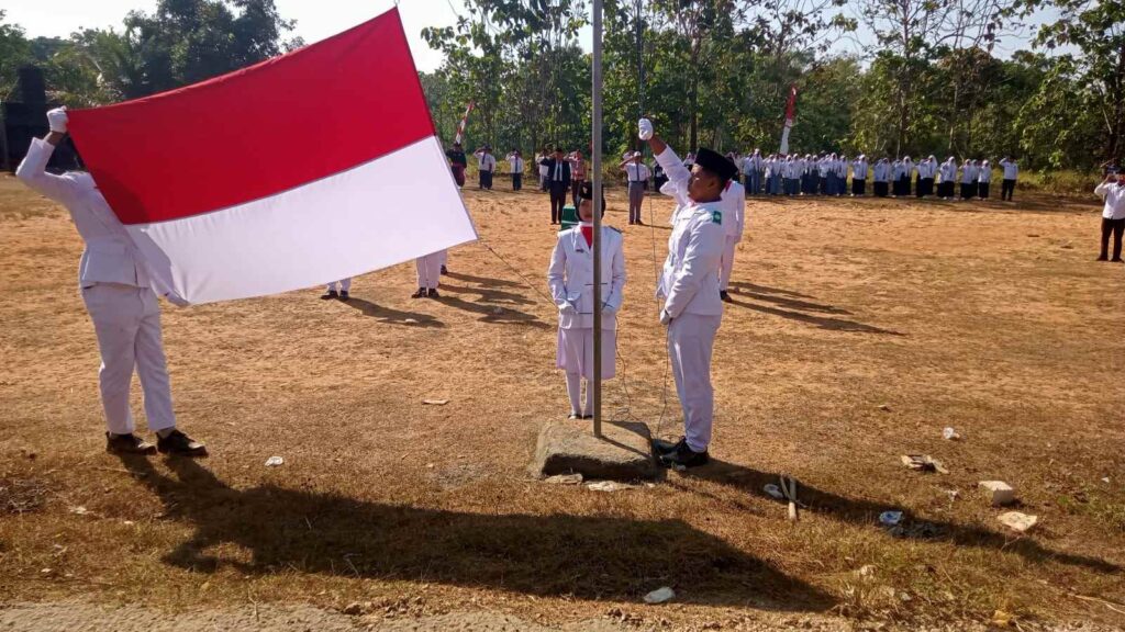 Upacara, Desa Banjarbillah Semarakkan HUT ke-81 RI