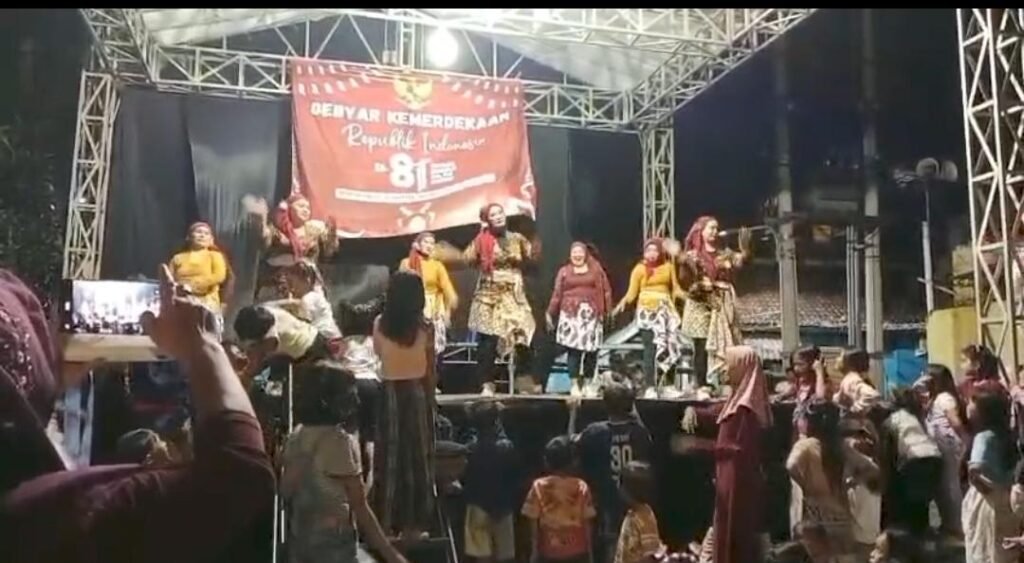 Semarak HUT ke-81 RI, Warga RW 02 Tambak Wedi Ikuti Jalan Sehat dan Pentas Seni