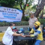 Satlantas Tanjung Perak Layani Cek Kesehatan Gratis