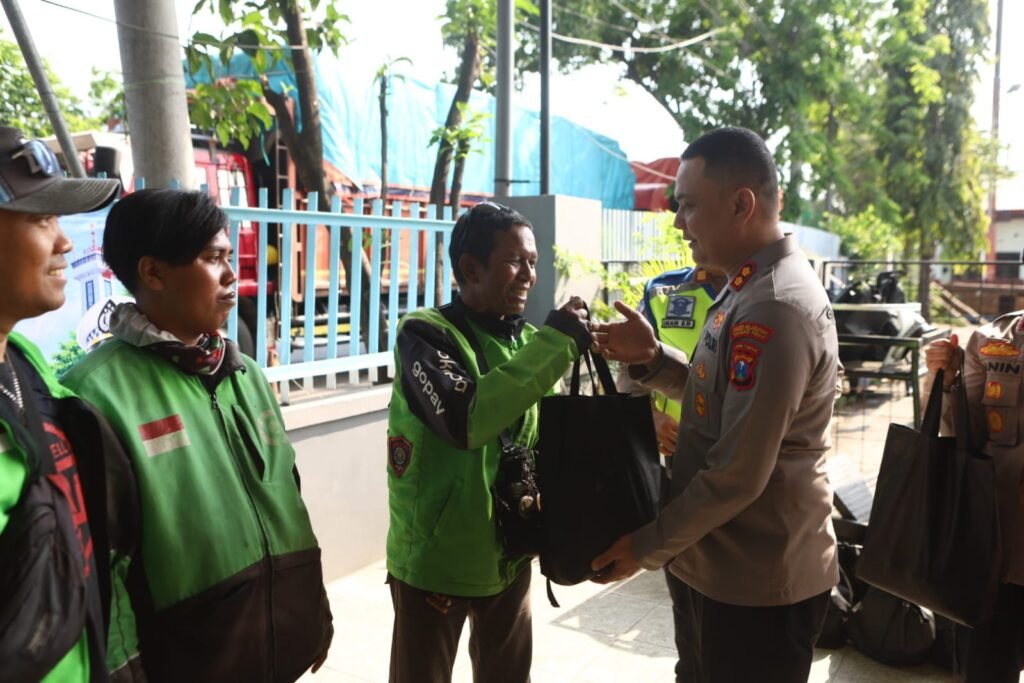 Kapolres Tanjung Perak Ajak Ojol Jadi Pelopor Keselamatan