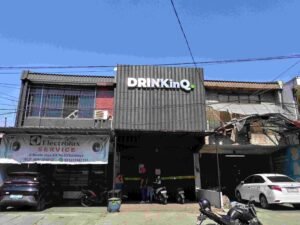 Pemkot Surabaya Resmi Segel Toko Miras Ilegal DrinkinQ di Barata Jaya