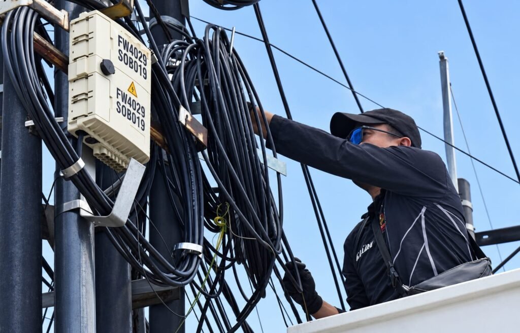 Pemkot Surabaya Tertibkan Kabel Ilegal, Ducting Dimulai 2027